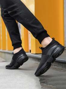 Men's Casual Sports Shoes, Breathable Mesh Upper, Slip-On, Lightweight And Non-Slip