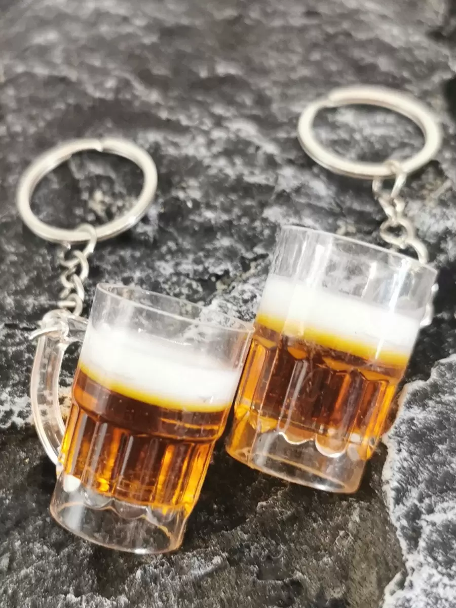 2 件新款仿真啤酒杯钥匙扣，男女情侣钥匙链包包挂件汽车饰品包包饰品学院风可爱哥特风 Y2K