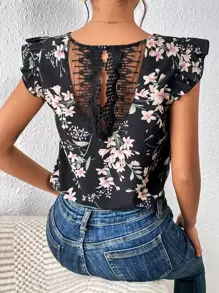 SHEIN Frenchy Blusa con estampado floral con encaje en contraste ribete con fruncido de manga mariposa - Negro - Ver 1