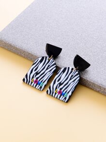 斑馬條紋和字母圖案幾何耳墜 - 黑與白 - 查看 7