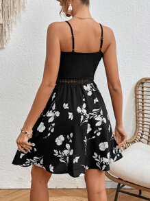 SHEIN Frenchy 印花水溶蕾絲拼接吊帶洋裝 - 黑色 - 查看 2