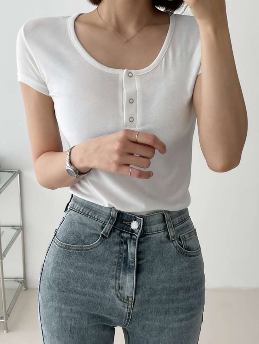 DAZY Áo thun nữ Gân đan Nút phía trước màu trơn Giải trí - trắng - Xem 1