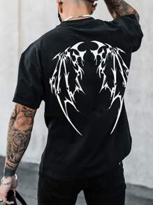 Manfinity EMRG Men Graphic Print Curved Hem Tee - Black - View 1