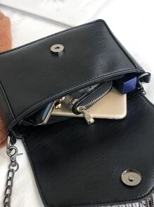 DareSee Bolso cuadrado con solapa, decorado con tachuelas y flecos, ideal para festivales de música, festivales Y2K, vuelta al colegio, otoño, Navidad e invierno. Regalo de Navidad.