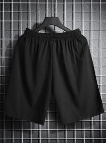 Manfinity Hypemode Uso diario casual para hombres, perfecto para salidas y vacaciones, con un estilo INS de pantalones cortos casuales sueltos de alto rendimiento. Los pantalones cortos tienen un diseño con parche de letras y cintura con cordón, y son pantalones cortos casuales con cordón.