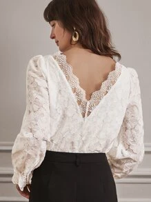 SHEIN Frenchy 花卉蕾絲貝殼邊荷葉袖網紗上衣
