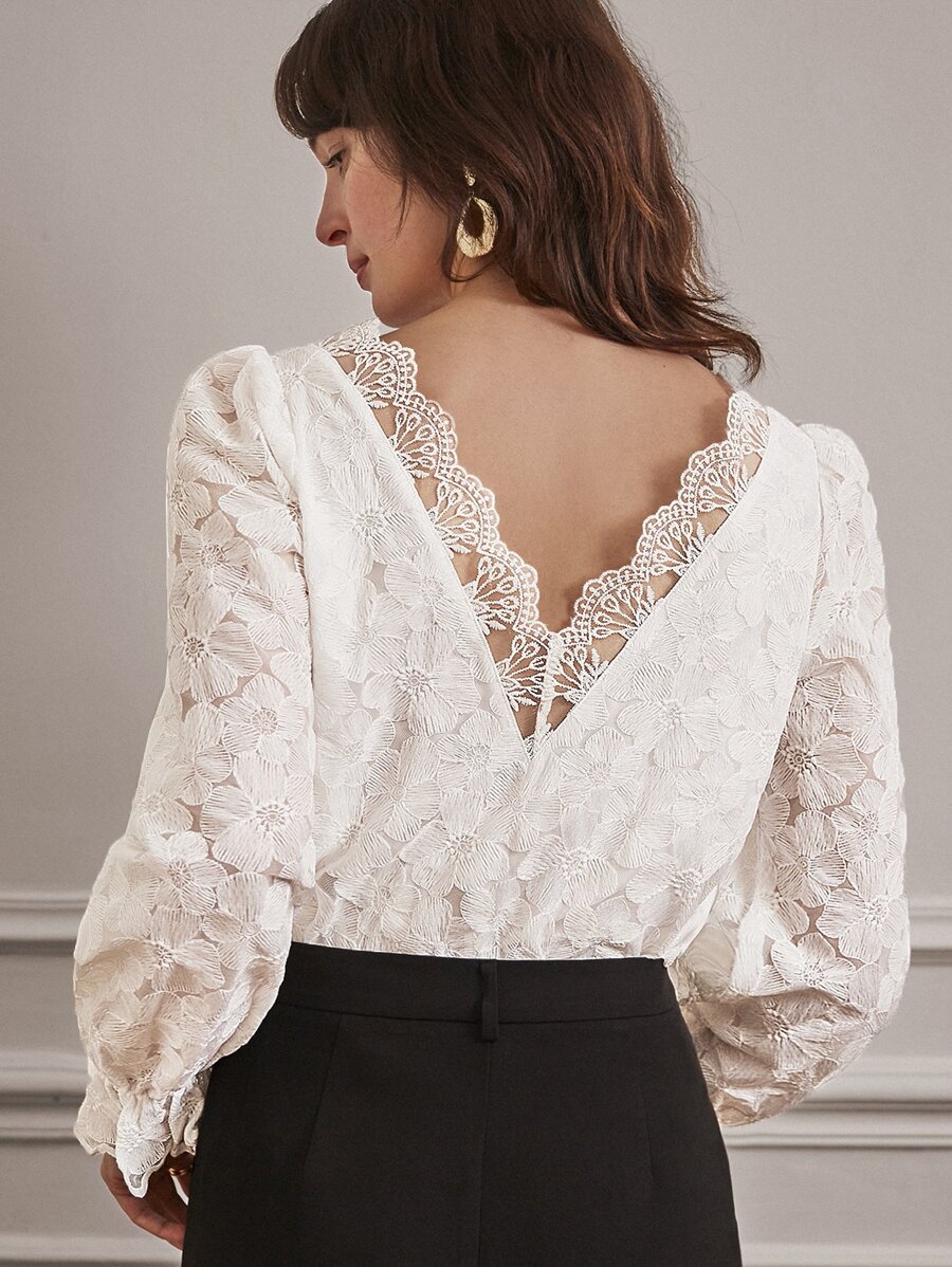SHEIN Frenchy 花卉蕾絲貝殼邊荷葉袖網紗上衣