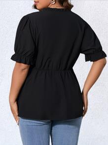 SHEIN LUNE 大碼半排扣荷葉袖荷葉邊下擺襯衫 - 黑色 - 查看 2