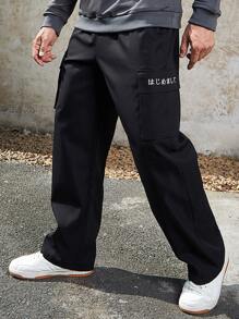 Manfinity Men Letter Graphic Flap Pocket Side Drawstring Waist Cargo Trousers - Black - View 1