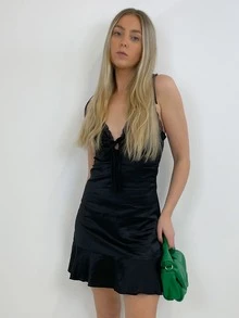 前繫帶荷葉邊緞面吊帶連衣裙 - 黑色 - 查看 5