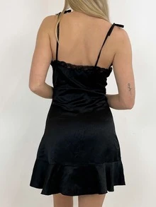 前繫帶荷葉邊緞面吊帶連衣裙 - 黑色 - 查看 2