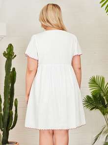 SHEIN VCAY Plus Floral Embroidery Scallop Trim Smock Dress - White - View 2