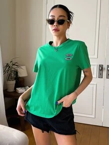 DAZY Lappad Brev Enkel T-Shirt - Grön - Visa 3