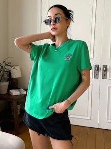 DAZY Lappad Brev Enkel T-Shirt - Grön - Visa 4