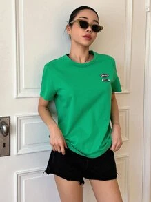 DAZY Lappad Brev Enkel T-Shirt - Grön - Visa 5