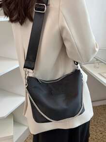 Bolso hobo con parche de letra con cadena - Negro - Ver 1