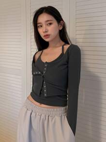 DAZY Camiseta corta con botones delanteros y top tipo camiseta de tirantes, ropa de otoño