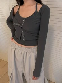 DAZY Camiseta corta con botones delanteros y top tipo camiseta de tirantes, ropa de otoño