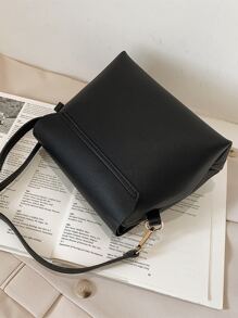 Bolsa cuadrada minimalista con solapa - Negro - Ver 5