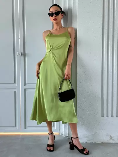 DAZY 素色扭結細節吊帶連衣裙