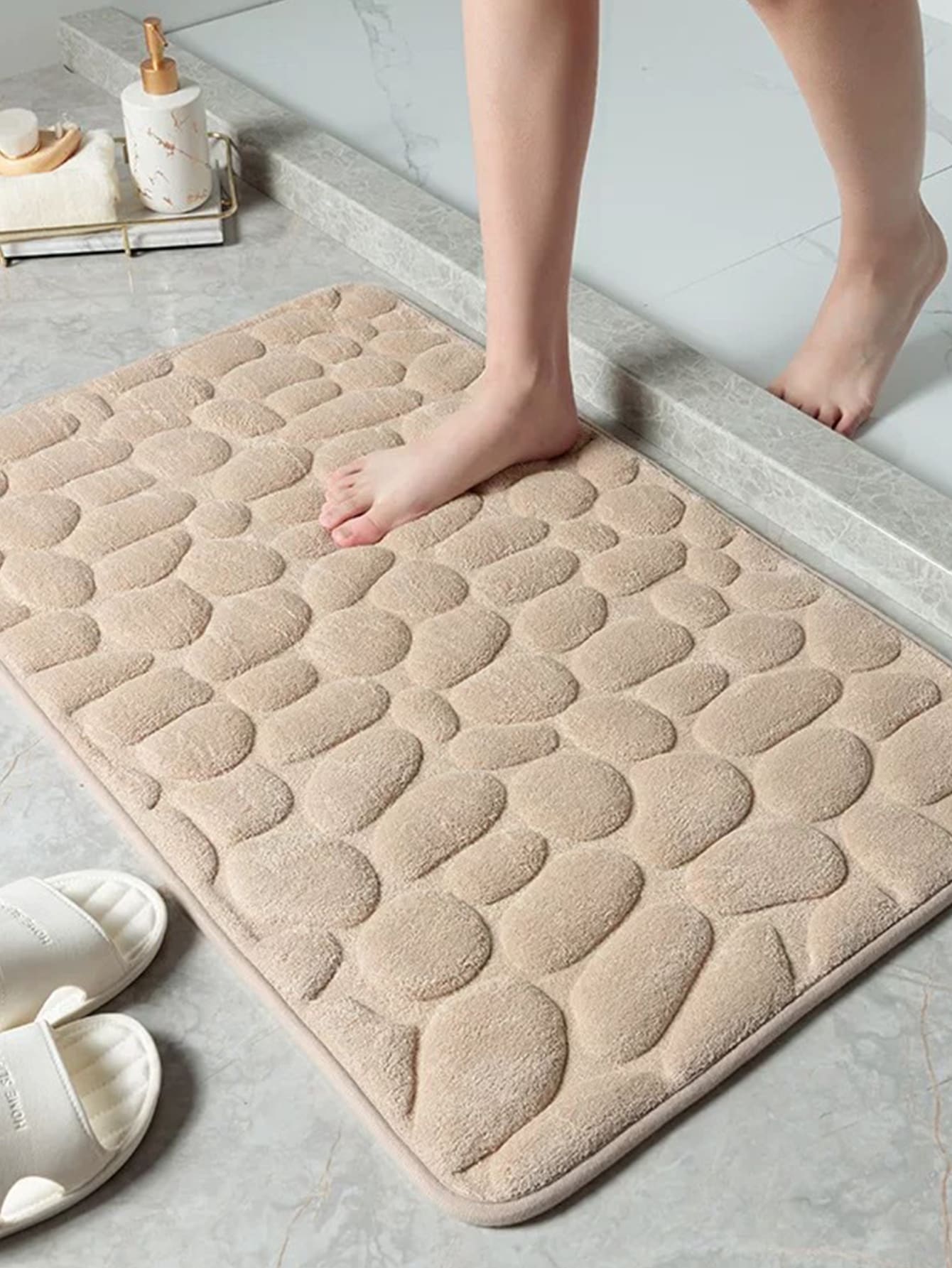 1 tấm thảm nhà tắm chạm nổi bằng đá cuội, miếng bọt biển hoạt tính, thảm nhà tắm có thể giặt được, thấm nước nhanh, không trơn trượt, có thể giặt được, thảm dày, mềm mại và thoải mái cho phòng tắm - Màu be - Xem 1