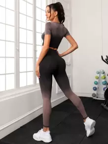 Easithlete 2 件无缝渐变印花健身套装健身服修身 T 恤和收腹紧身裤健身女式套装女士健身套装女士紧身裤套装 - 彩色 - 查看 1