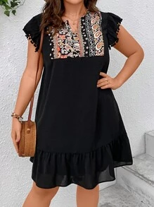 Breezaya 大碼花和佩斯利圖案毛球缺口領荷葉邊娃娃裙 - 黑色 - 查看 5