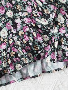 SHEIN 女孩條紋針織吊帶上衣和印花荷葉邊半身裙