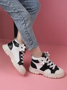 Girls Colorblock Flower Decor Lace-up Front Sneakers - Black and White - View 5