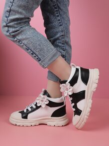 Girls Colorblock Flower Decor Lace-up Front Sneakers - Black and White - View 6