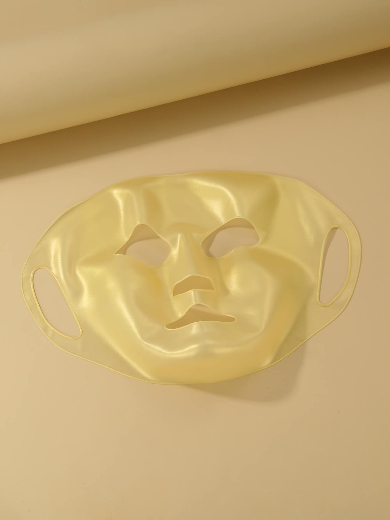 3D Silicone Facial Sheet, Fixed Anti-Ear Hanging Facial Sheet Auxiliary Tools, Moisturizing Facial Sheet Cover - Gold - View 1