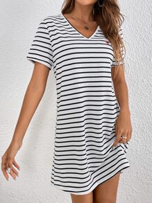 SHEIN Frenchy 條紋印花愛心刺繡T恤洋裝 - 白色 - 查看 5