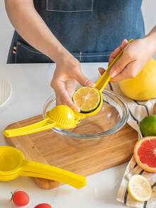 1pc Mini Plastic Hand Juicer, Minimalist Yellow Manual Press Juicer For Kitchen - Yellow - View 5