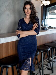 MIUSOL 交疊領水鑽細節下擺開叉蕾絲連衣裙 - 藏蓝色 - 查看 7