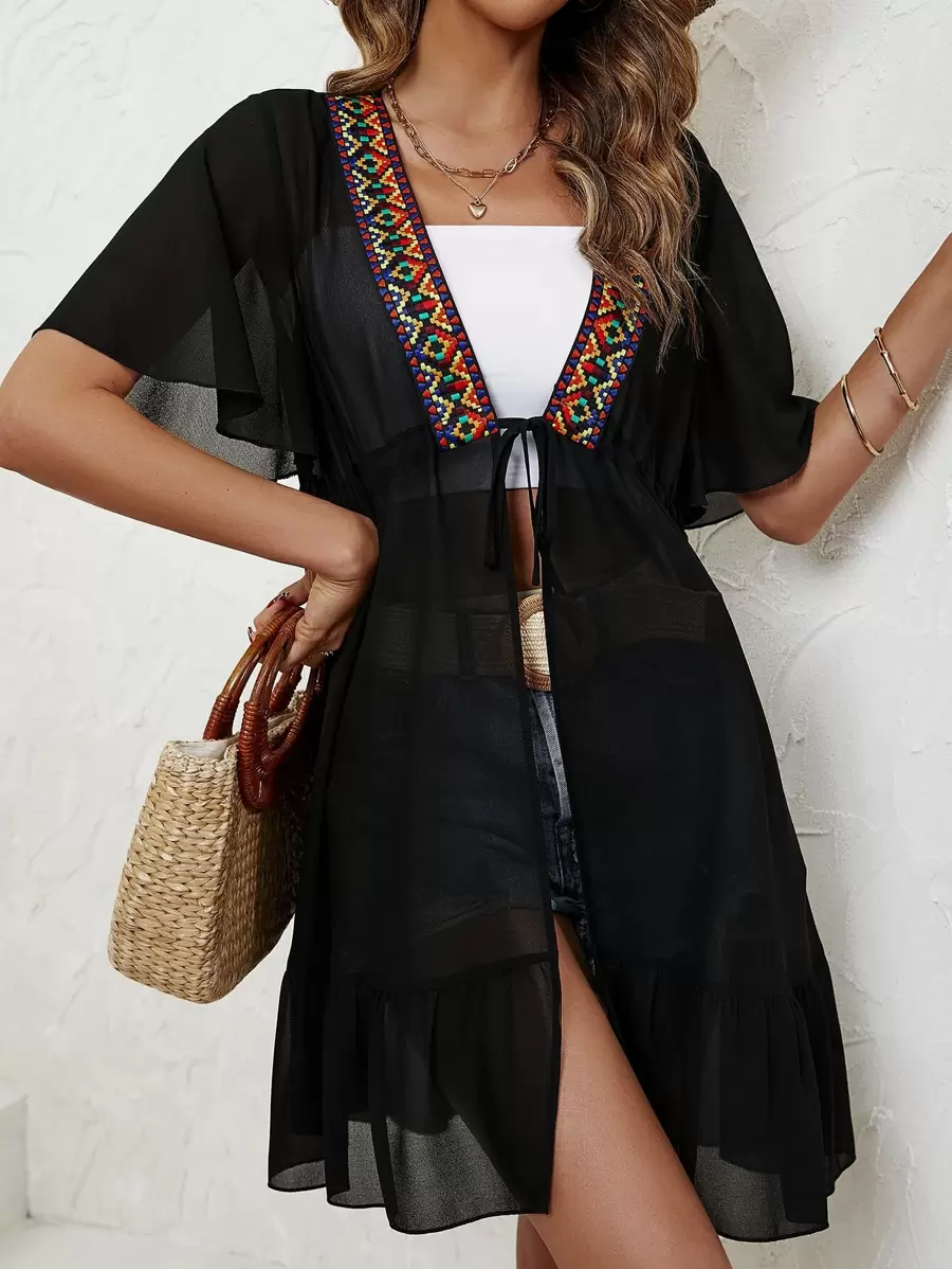 Swim Vcay 对比色 Geo Tape 系带前褶边下摆和服，适合夏季海滩度假 - 黑色 - 查看 1