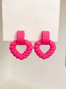 Pendientes largos con textura con corazón