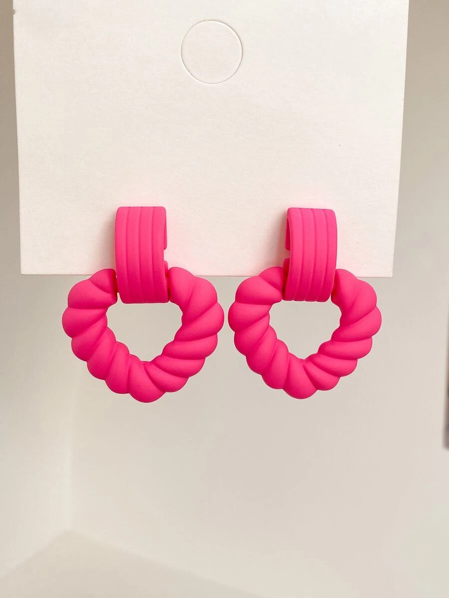 Pendientes largos con textura con corazón