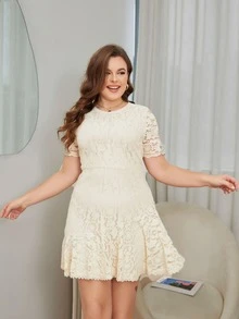 大碼荷葉邊蕾絲連衣裙 - 米色 - 查看 3