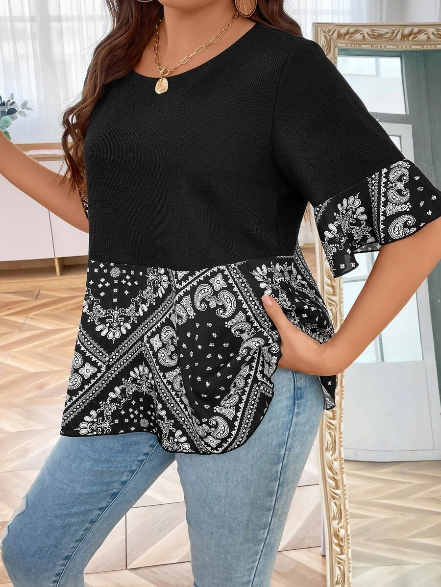 SHEIN LUNE 大碼佩斯利絲巾圖案荷葉袖荷葉邊下擺襯衫 - 黑與白 - 查看 1
