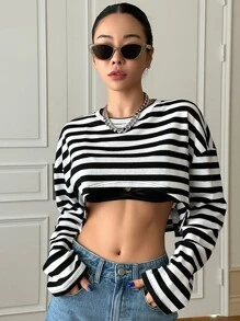 DAZY 条纹印花落肩短款 T 恤节日 - 黑與白 - 查看 1