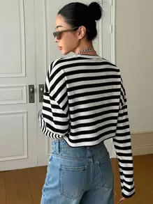 DAZY 条纹印花落肩短款 T 恤节日 - 黑與白 - 查看 2