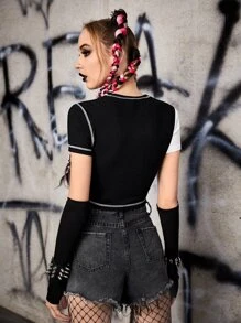 ROMWE PUNK Skull & Letter Graphic Crop Tee - Black and White - View 9