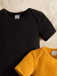 SHEIN Baby Boy 2pcs Solid Bodysuit - Multicolor - View 3