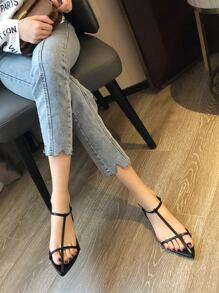 尖头交叉带罗马平底凉鞋，热门网络名人黑色女鞋