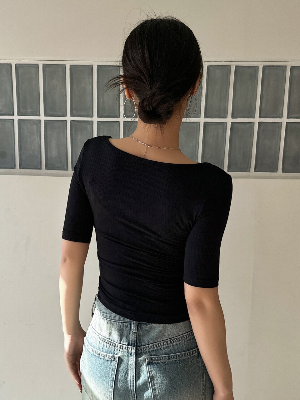 Solid Scoop Neck Crop Tee