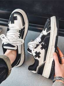 男士双色系带运动鞋，时尚黑白滑板鞋男士街头服饰