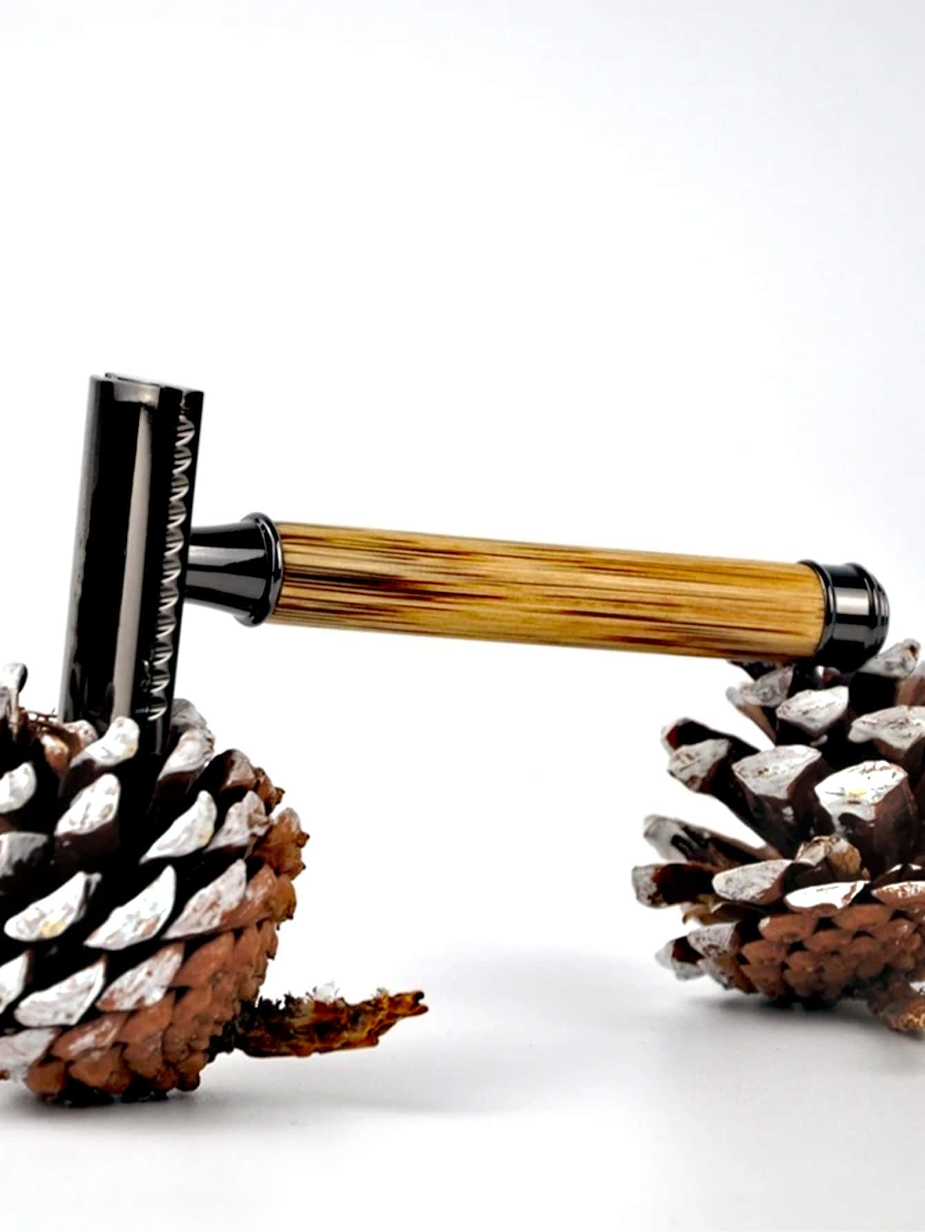 2pcs Hair Removal Kit,1pc Bamboo Handle Double Edge Safety Razor for Men Without Blade & 1pc Cleaning Brush,Reusable Travel Essentials Women Razor,Fathers Day Gifts,Easy to Clean - Black - View 1