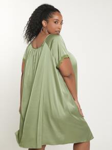 SHEIN CURVE+ 大碼胸部褶皺緞面睡裙