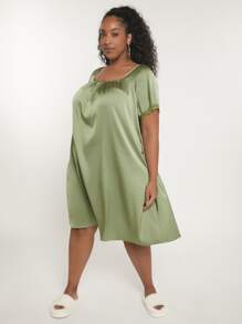 SHEIN CURVE+ 大碼胸部褶皺緞面睡裙