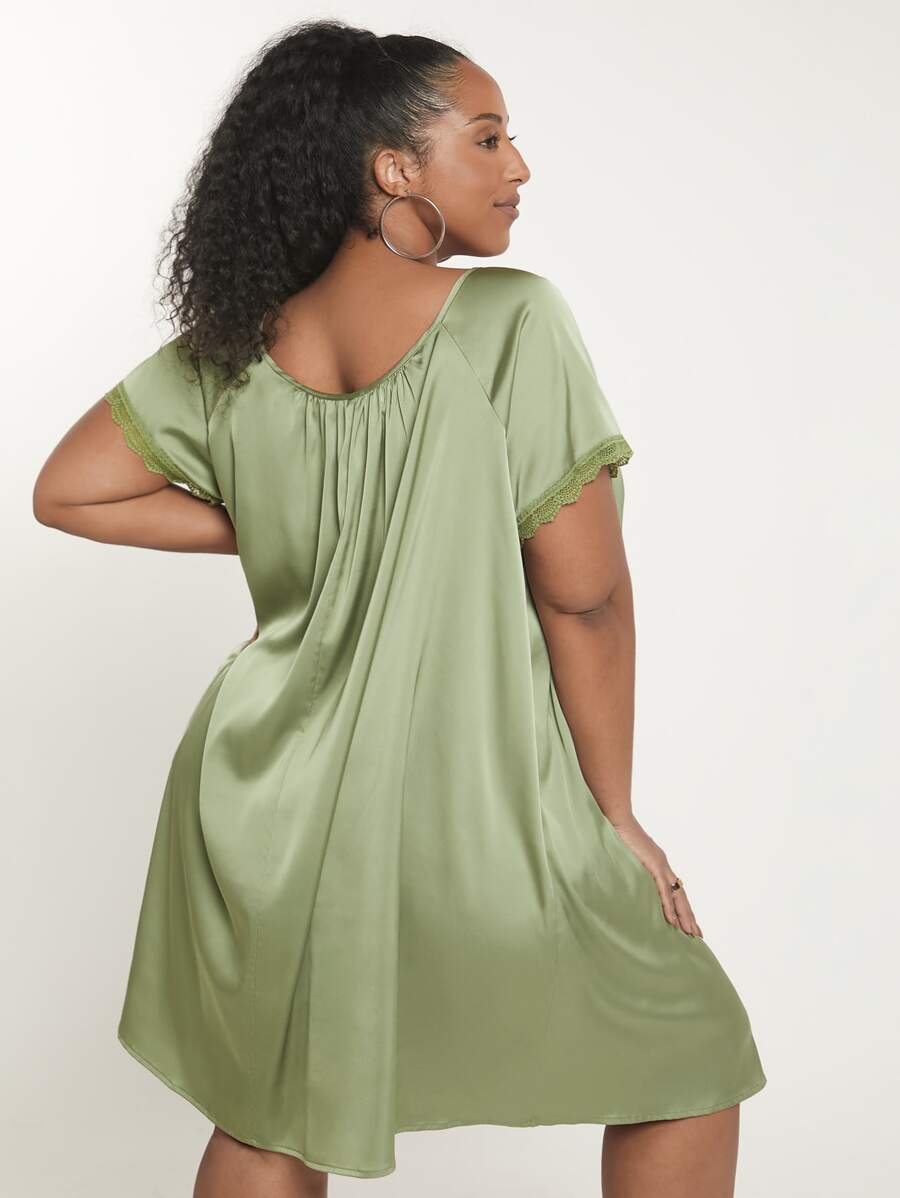 SHEIN CURVE+ 大碼胸部褶皺緞面睡裙